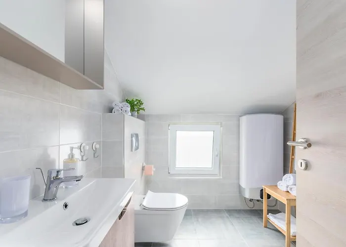 Serena, Sea View, Апартаменты Перой