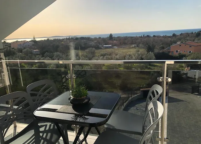 Serena, Sea View, *