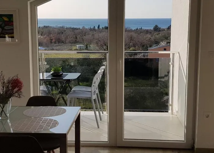 Serena, Sea View, Апартаменты Перой